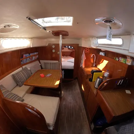 Refugio Flutuante Båthotell