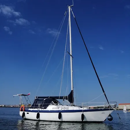 Botel Refugio Flutuante